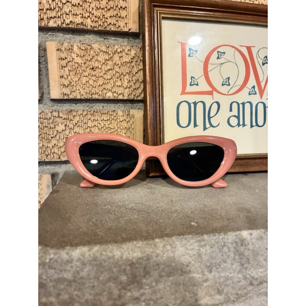 GENTLE MONSTER CONIC Cat Eye Women's Sunglasses Pink Good Condition Used #K